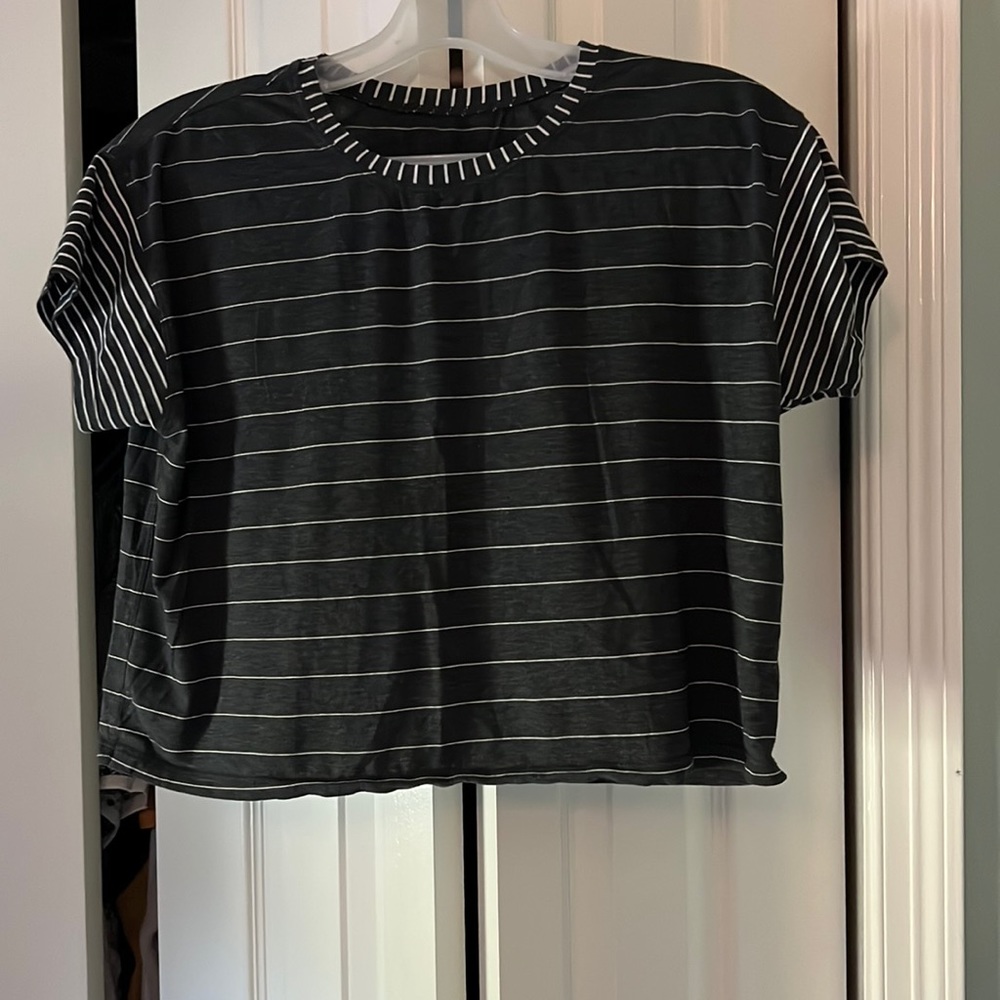 Lululemon cropped striped T-shirt   In great condition